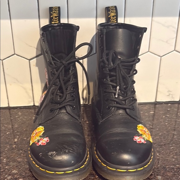 Dr. Marten Vondo II Floral Embroidered Black Boots, size 6 - Picture 4 of 10